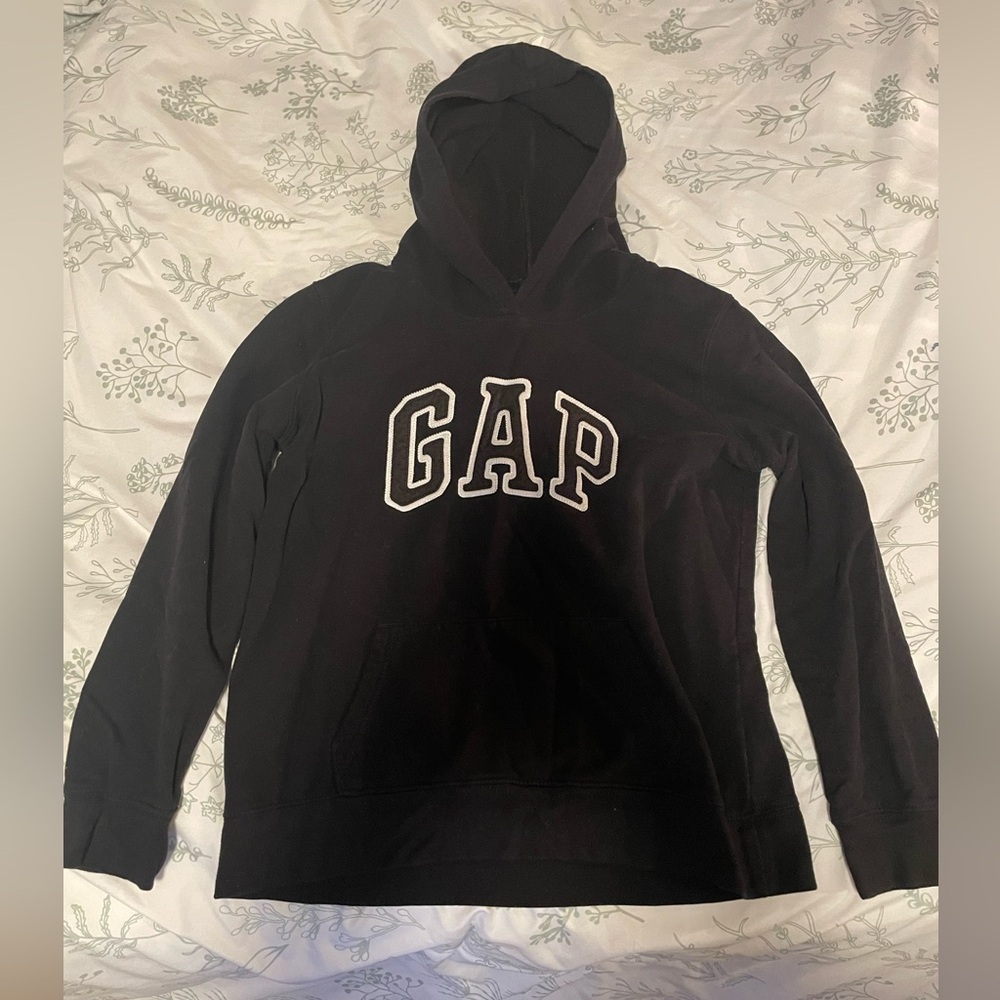 GAP Classic Black Sweatshirt